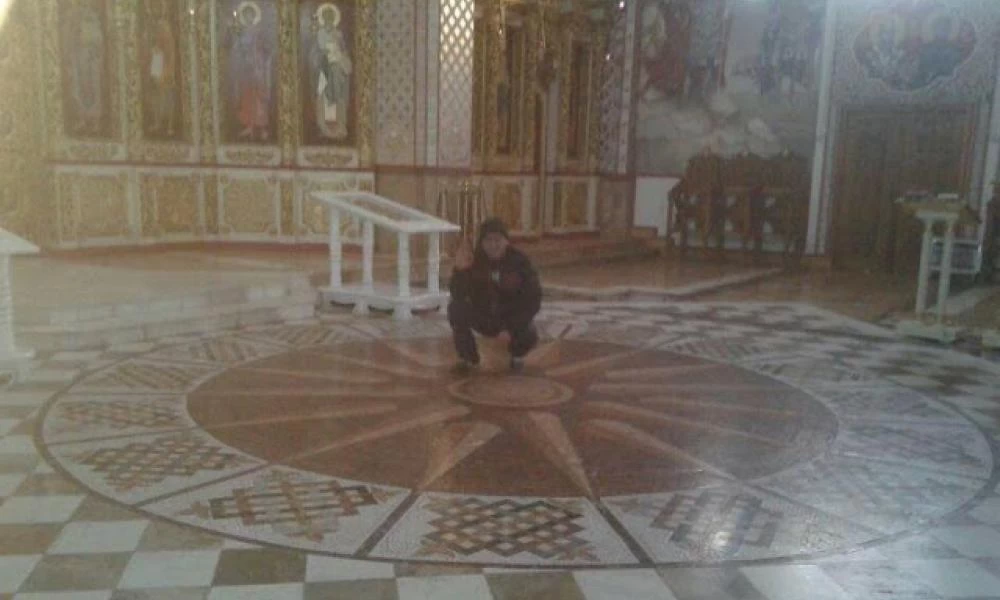 Αντιπολίτευση προς Ζάεφ: Θα ξηλώσετε τον Ήλιο της Βεργίνας από το πάτωμα εκκλησίας στο Ράντοβιτς;